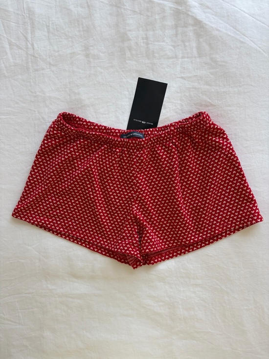 Brandy Melville Pants - Brandy Melville red heart shorts